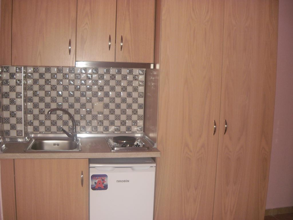Klimis Rooms & Apartments Potos Room photo