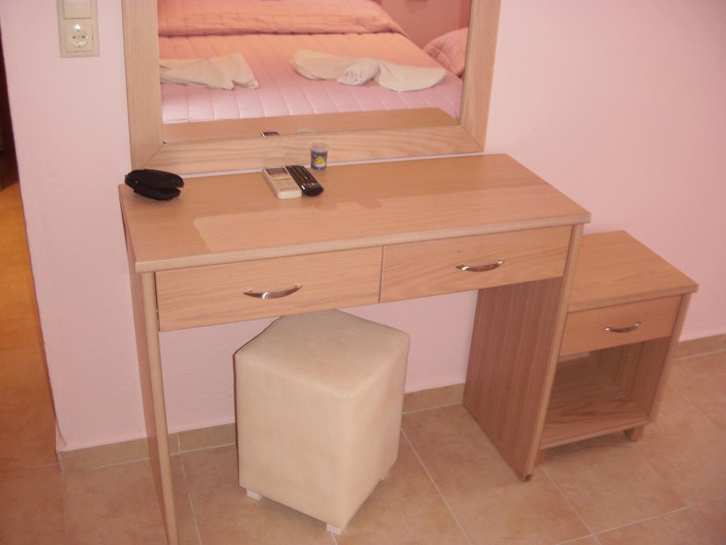 Klimis Rooms & Apartments Potos Room photo
